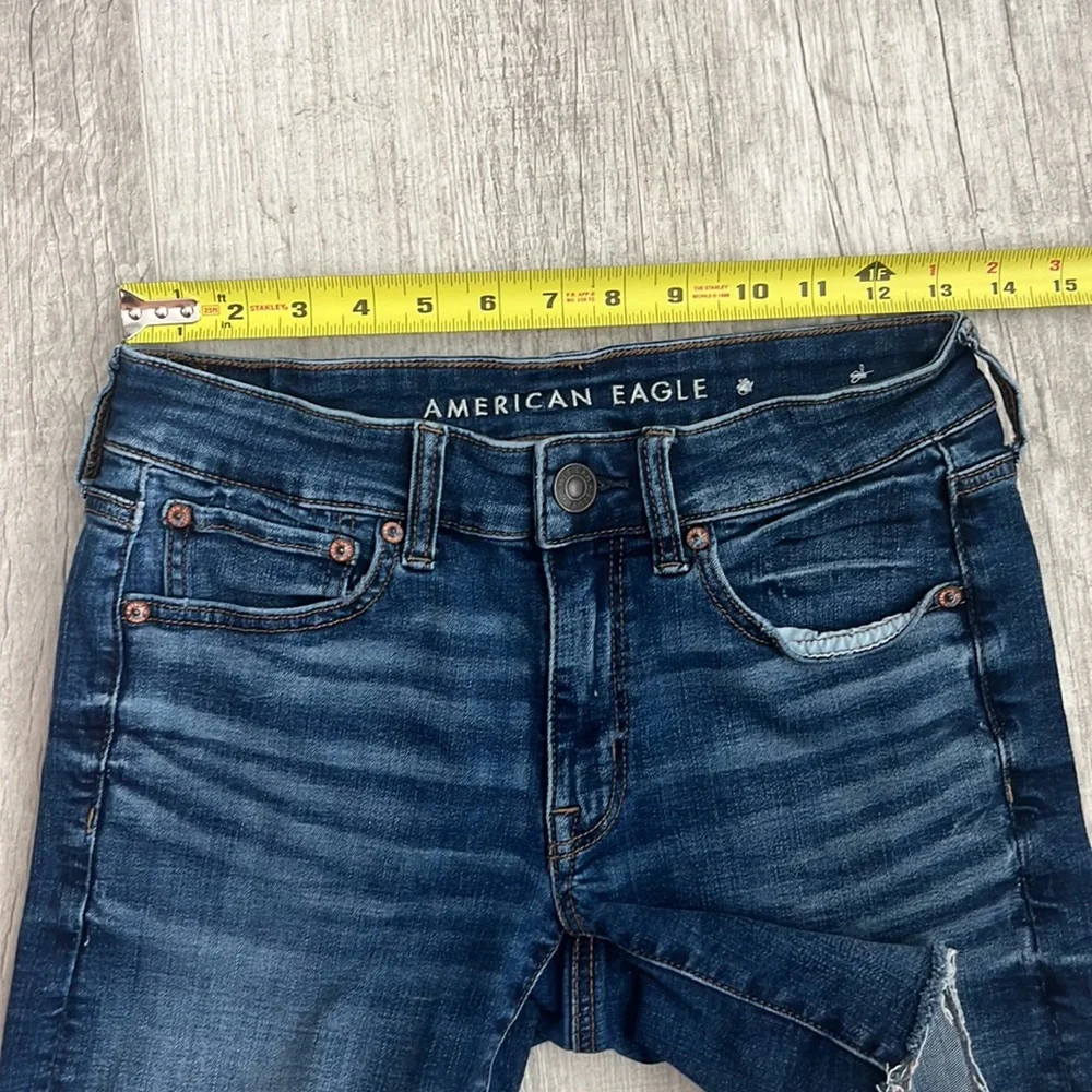 American Eagle Women Jean Shorts Midi Size: 6 Color: Blue‎